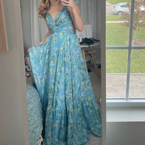 Mac Duggal Ruffle Tiered Floral Cut Out Chiffon Lace
Up Back Gown Size 4